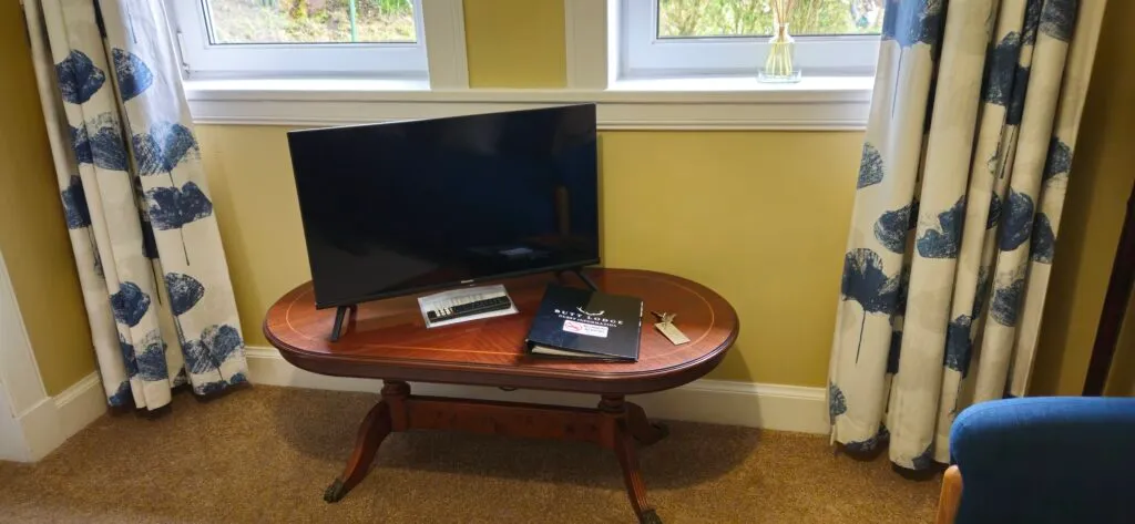 Newton Suite Smart TV